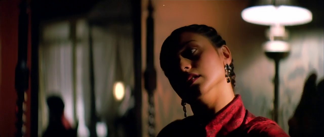 Black (2005) WEBRip Hindi 720p x264 AVC HE-AAC 2.0.mkv.0004